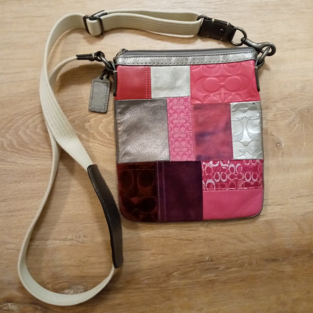Coach Holiday Patchwork Crossbody Purse (pre-loved) - Picture 6 of 15